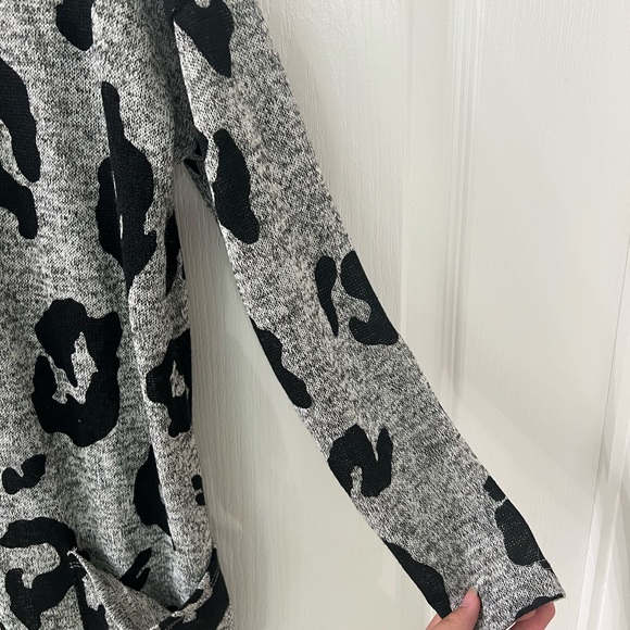 Leopard Print Flowy Black & Grey Cardigan - Picture 4 of 7